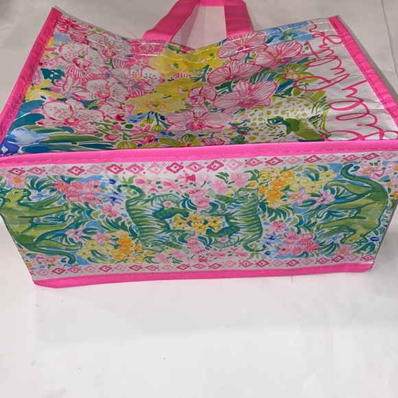 Lilly Pulitzer Pink Gift Bag Tote Floral Garden Leopard Plastic Reusable 11 x 9 - Picture 5 of 7